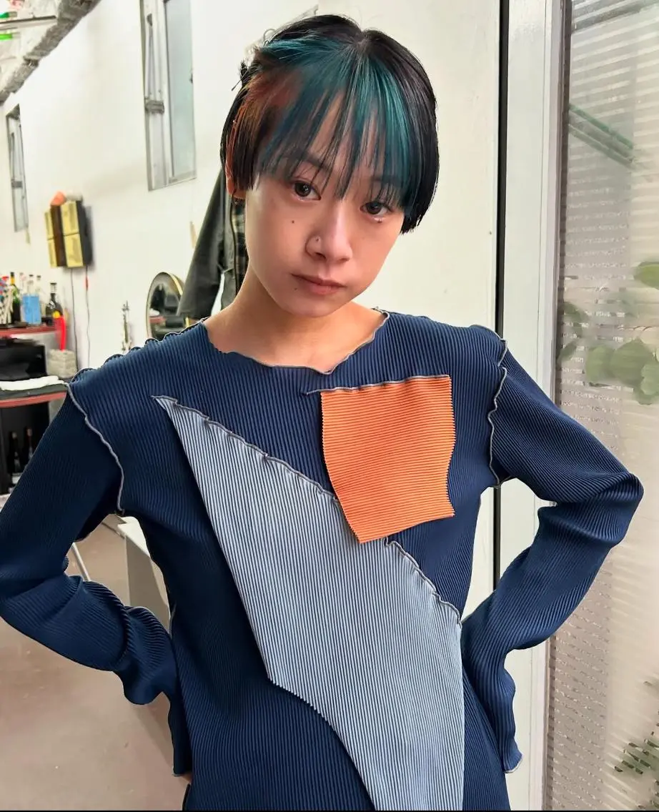 ショート カラー qiie ワンカラー ダブルカラーのヘアスタイル