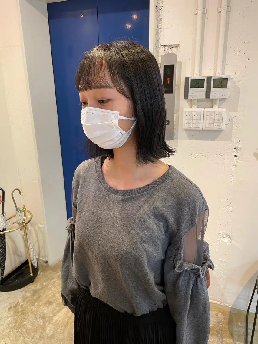 ミディアム カラー カット ヘアカラー トリートメント MIOベージュカラー 柔らかいカラーのヘアスタイル