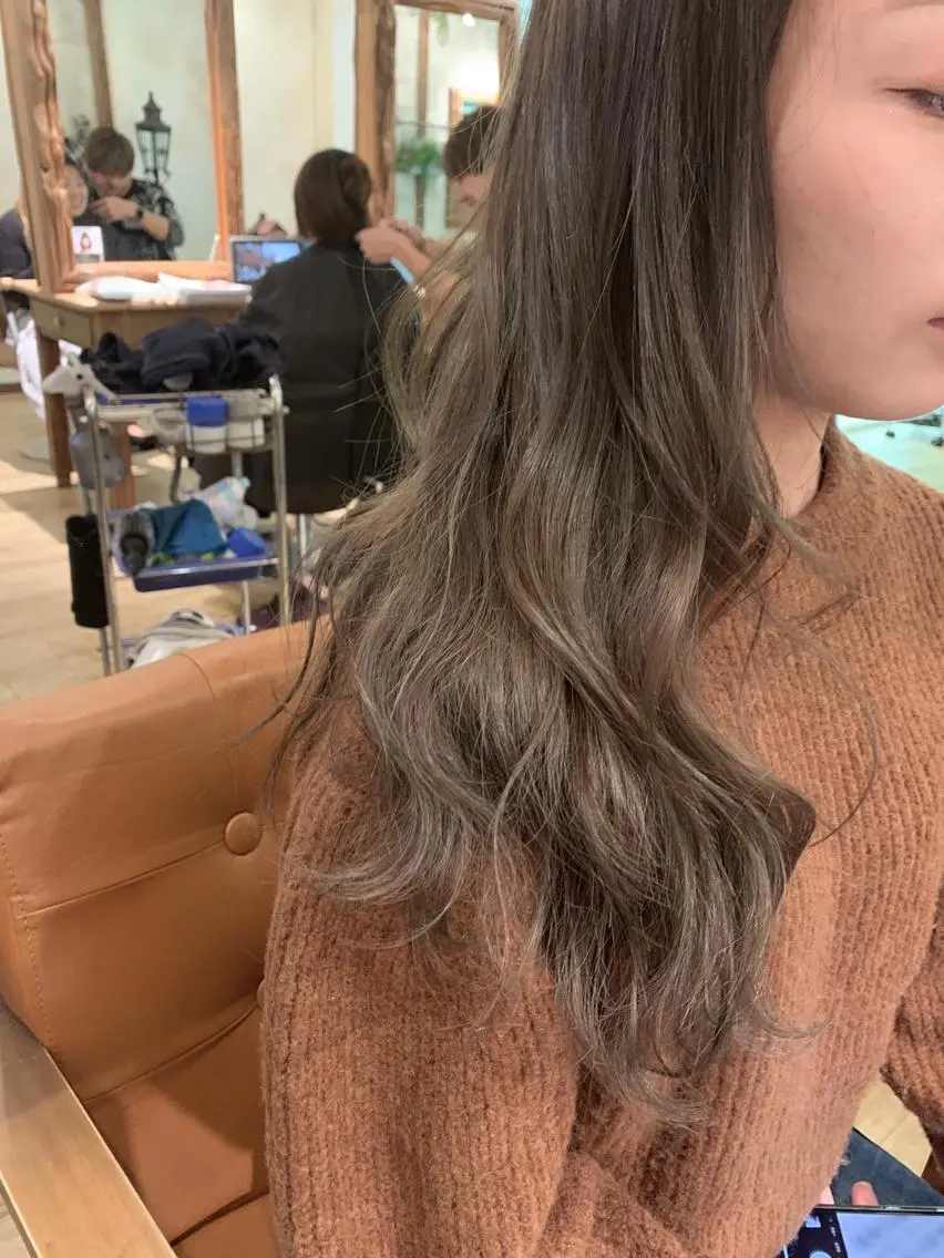 セミロング カラー アッシュ ベージュカラー ブリーチ 透明感カラー ヘアカラー トリートメント 田村和範/似合わせ カラー/髪質改善のヘアスタイル
