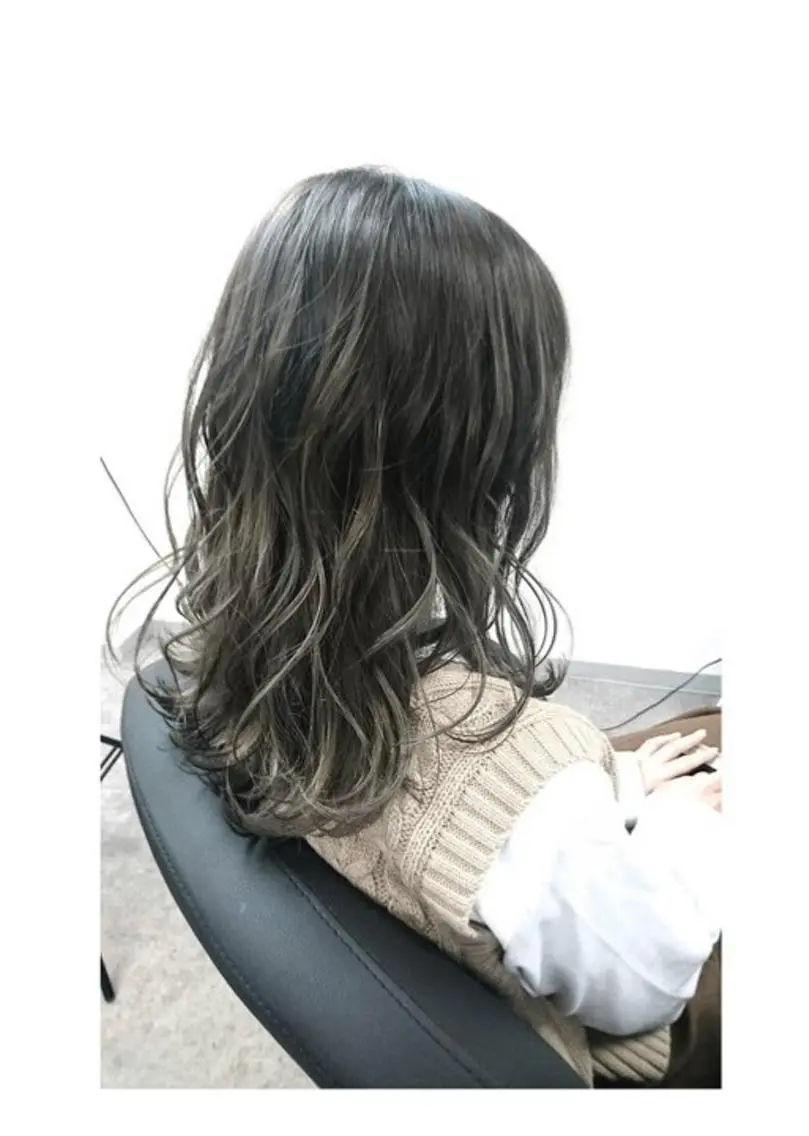ロング アッシュ ハイライト Iz Hair Laboのヘアスタイル