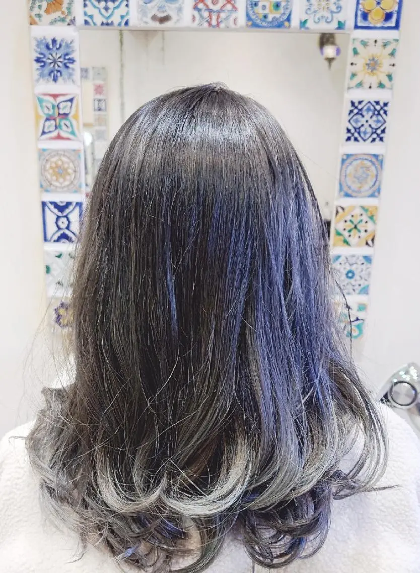 セミロング カラー アディクシーカラー ブルーカラー ブルージュ グレージュ ハイライトカラー 徳永 博志のヘアスタイル