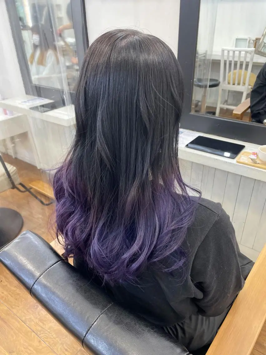 ロング パープルカラー 青木 優歩のヘアスタイル