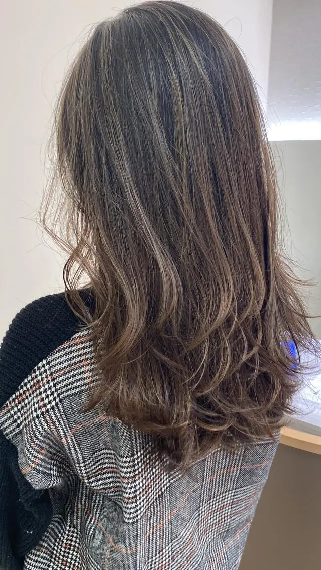 ロング カラー ベージュカラー ハイライトカラー ハイライト カット ヘアカラー トリートメント レイヤーカット/ ハイライト　千咲季のヘアスタイル