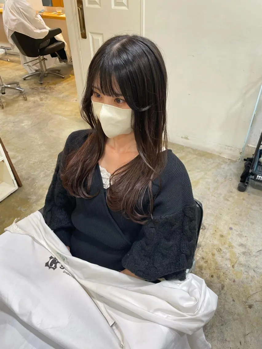 ロング カット トリートメント MIOベージュカラー 柔らかいカラーのヘアスタイル