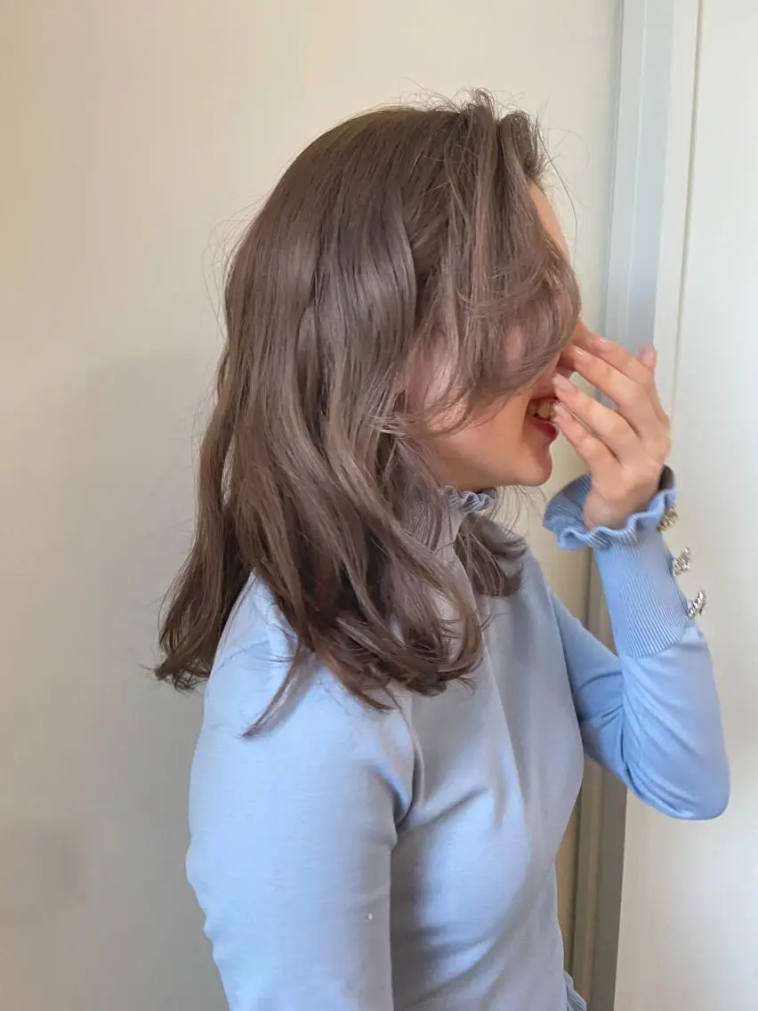 セミロング カラー ベージュカラー ミルクティーベージュ ヘアカラー トリートメント 岡本康平/ボブ/ブリ ーチ/酸性ストレートのヘアスタイル