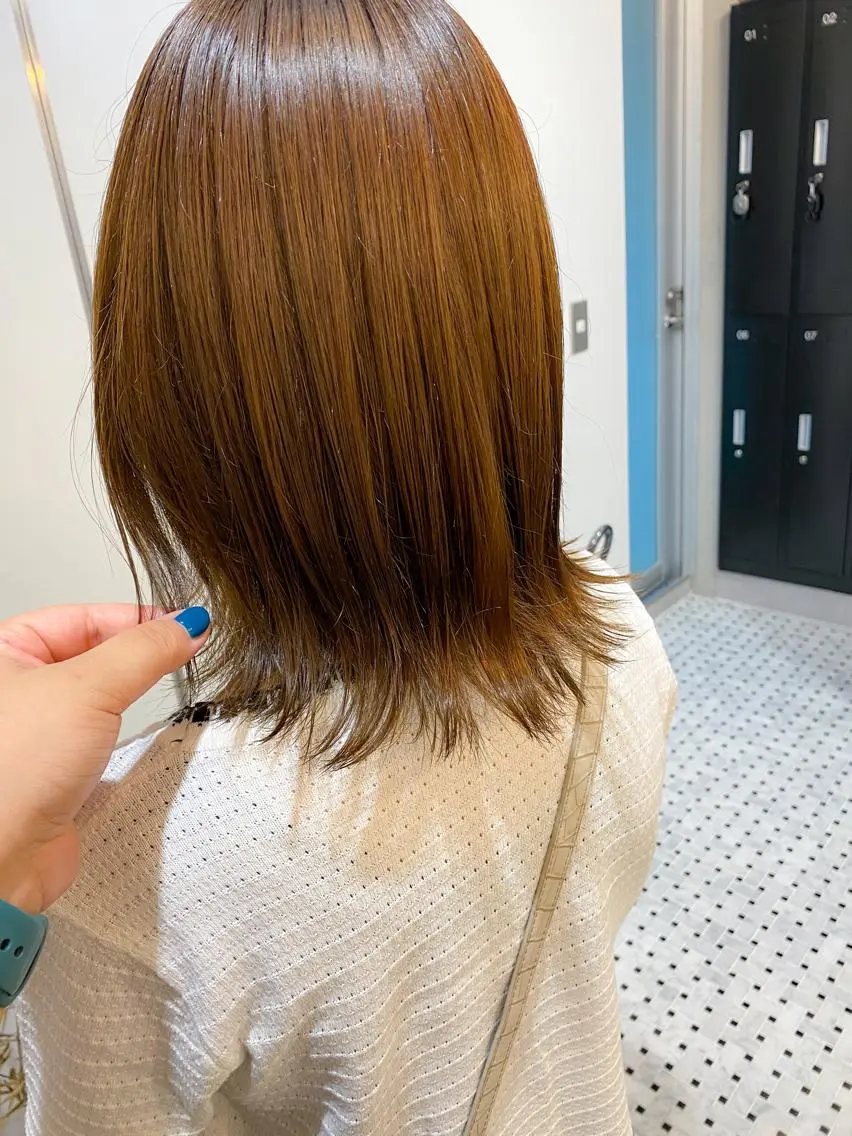 ミディアム カラー ベージュカラー 外ハネヘア louwe 武藤幸世のヘアスタイル