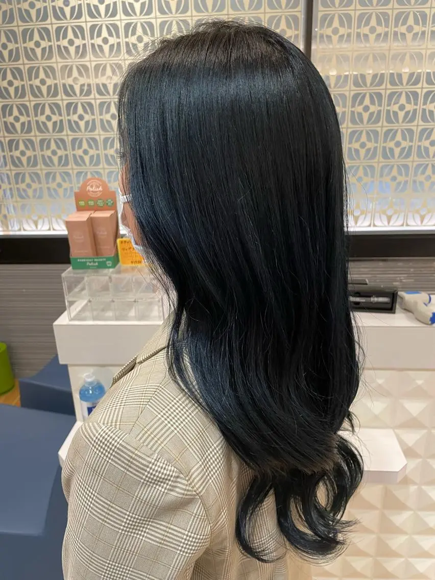 ロング カラー 松田 アカリのヘアスタイル