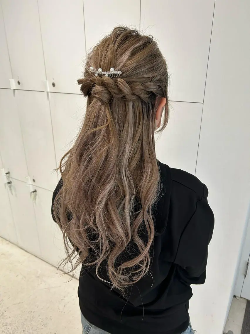 ロング ヘアアレンジ ハーフアップ ヘアセット 透明感カラー🫧 nanohaのヘアスタイル
