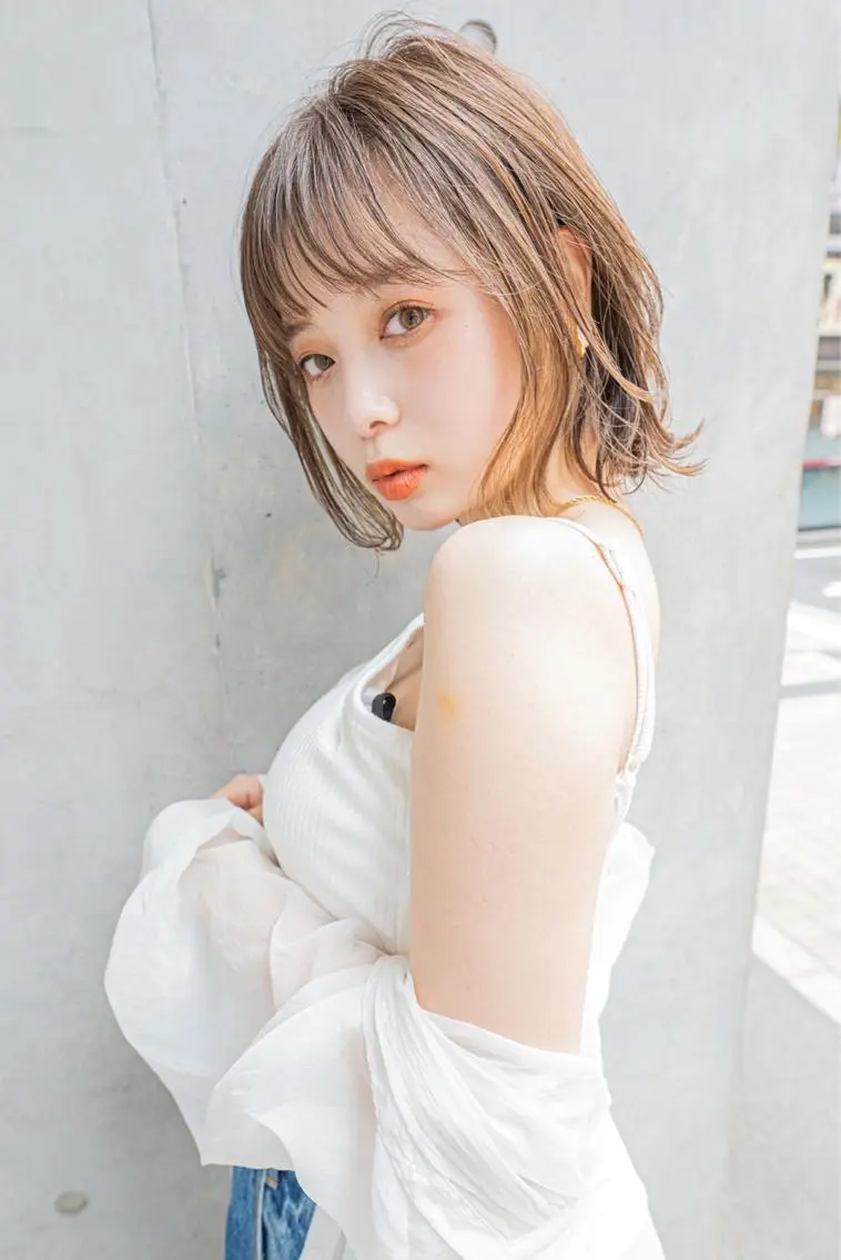 ミディアム カラー ボブ 外ハネヘア カット ヘアカラー トリートメント 髪質改善、縮毛矯正 店長浅野太郎のヘアスタイル