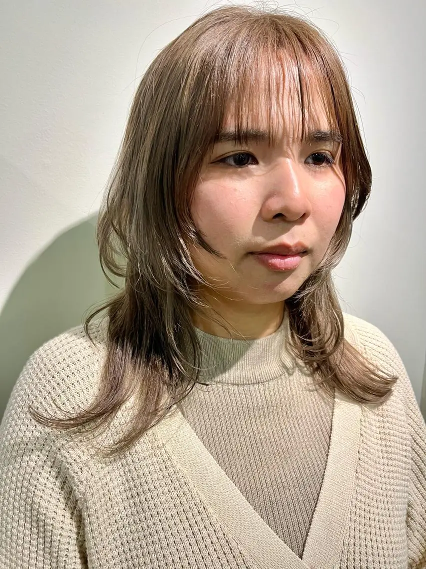 ミディアム ウルフカット ヤナギウチ エリカのヘアスタイル