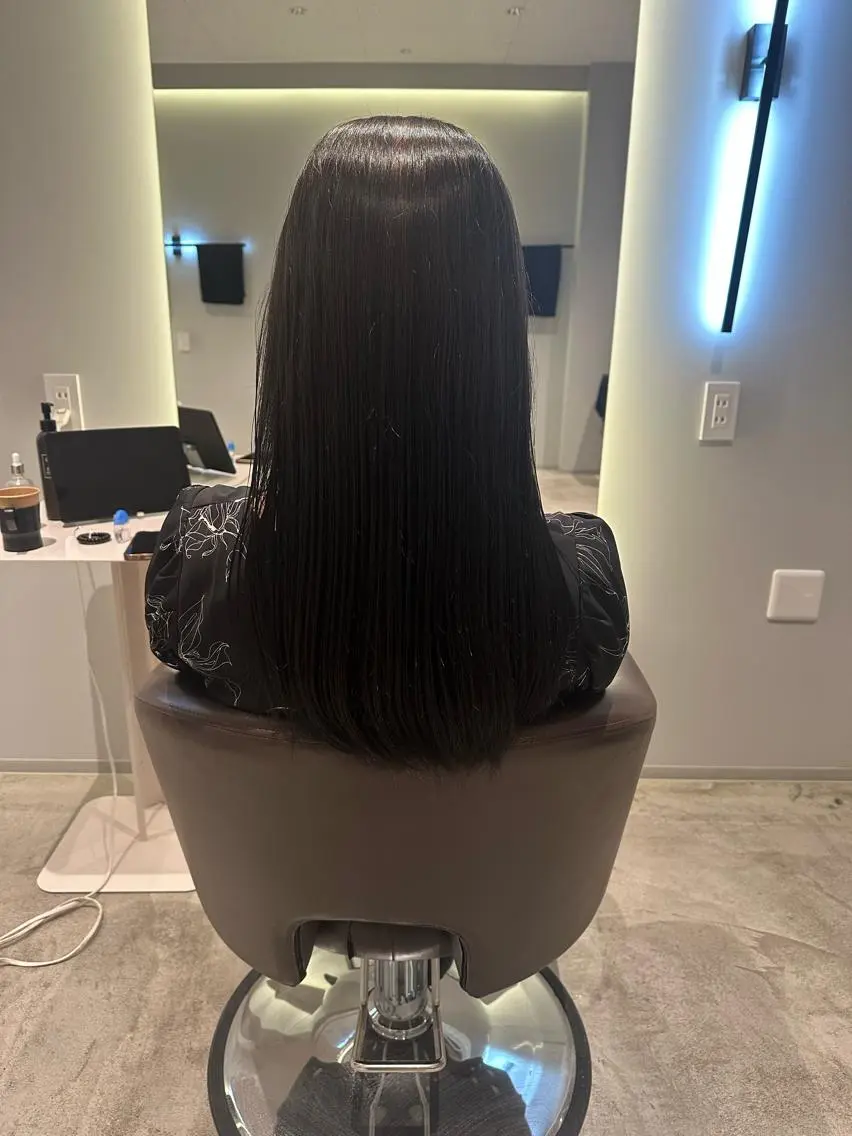 セミロング カラー 髪質改善ストレート 中林優太のヘアスタイル