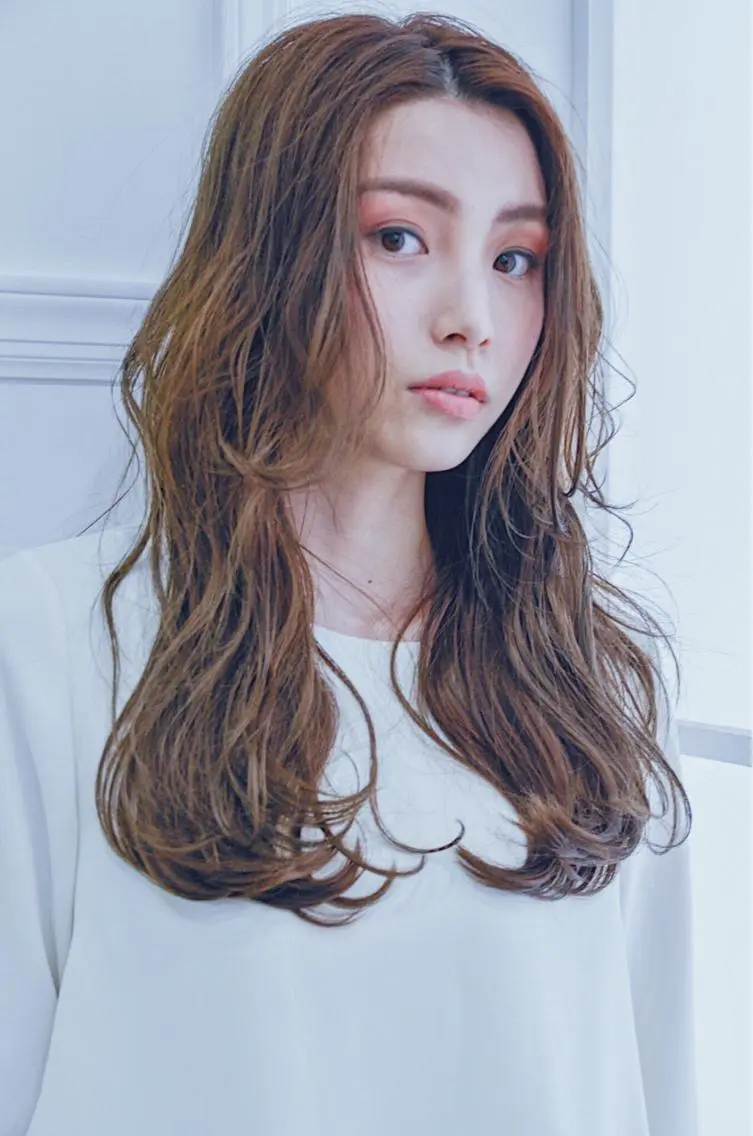 ロング カラー ベージュカラー 透明感カラー イルミナカラー カット ヘアカラー 山中 直輝のヘアスタイル