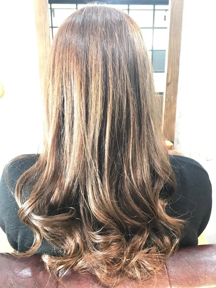 セミロング カラー ベージュカラー ハイトーンカラー 渡邊 健一のヘアスタイル