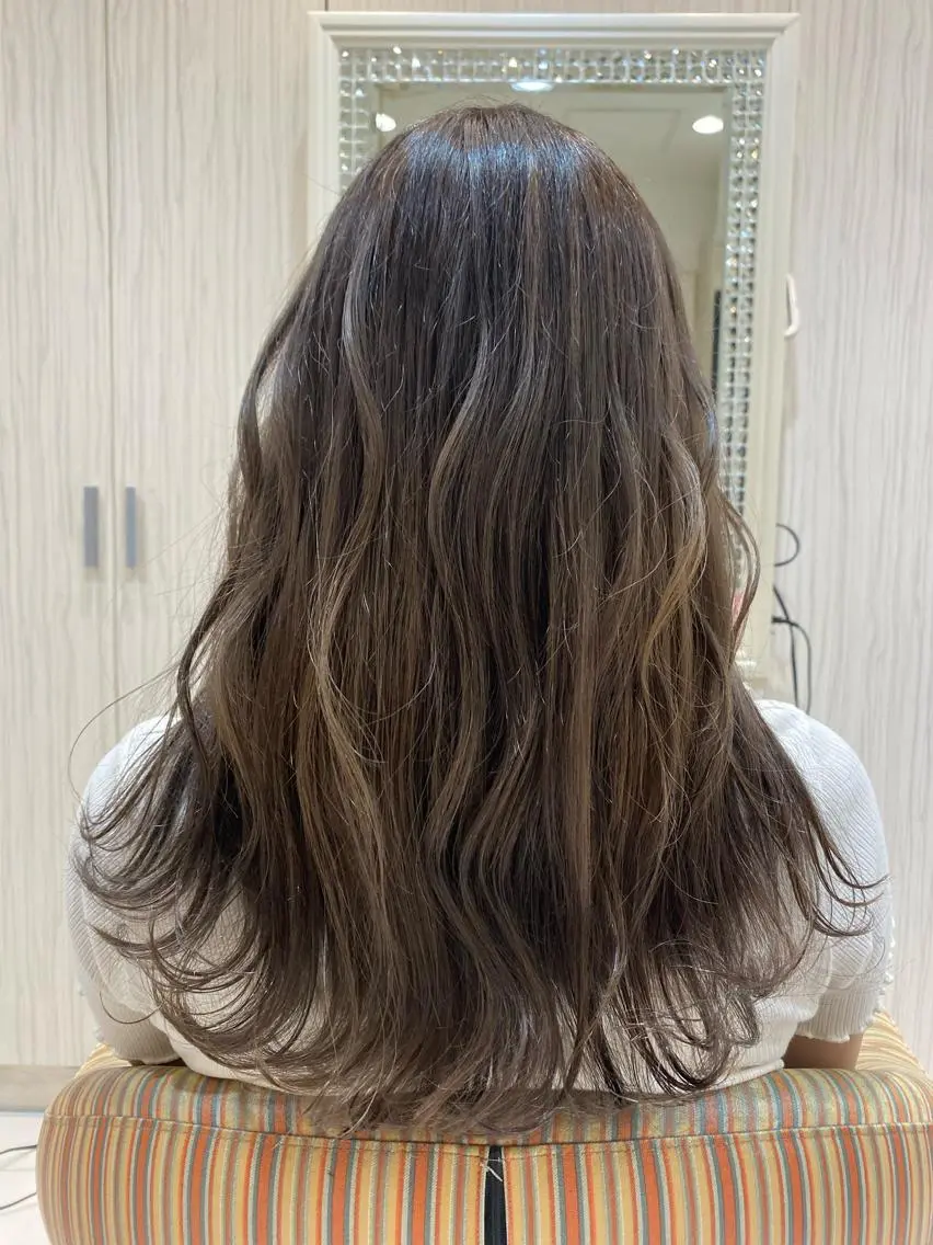 ロング カラー ヘアアレンジ グレージュ 🥀暖色韓国ヘア💕 保科侑花のヘアスタイル