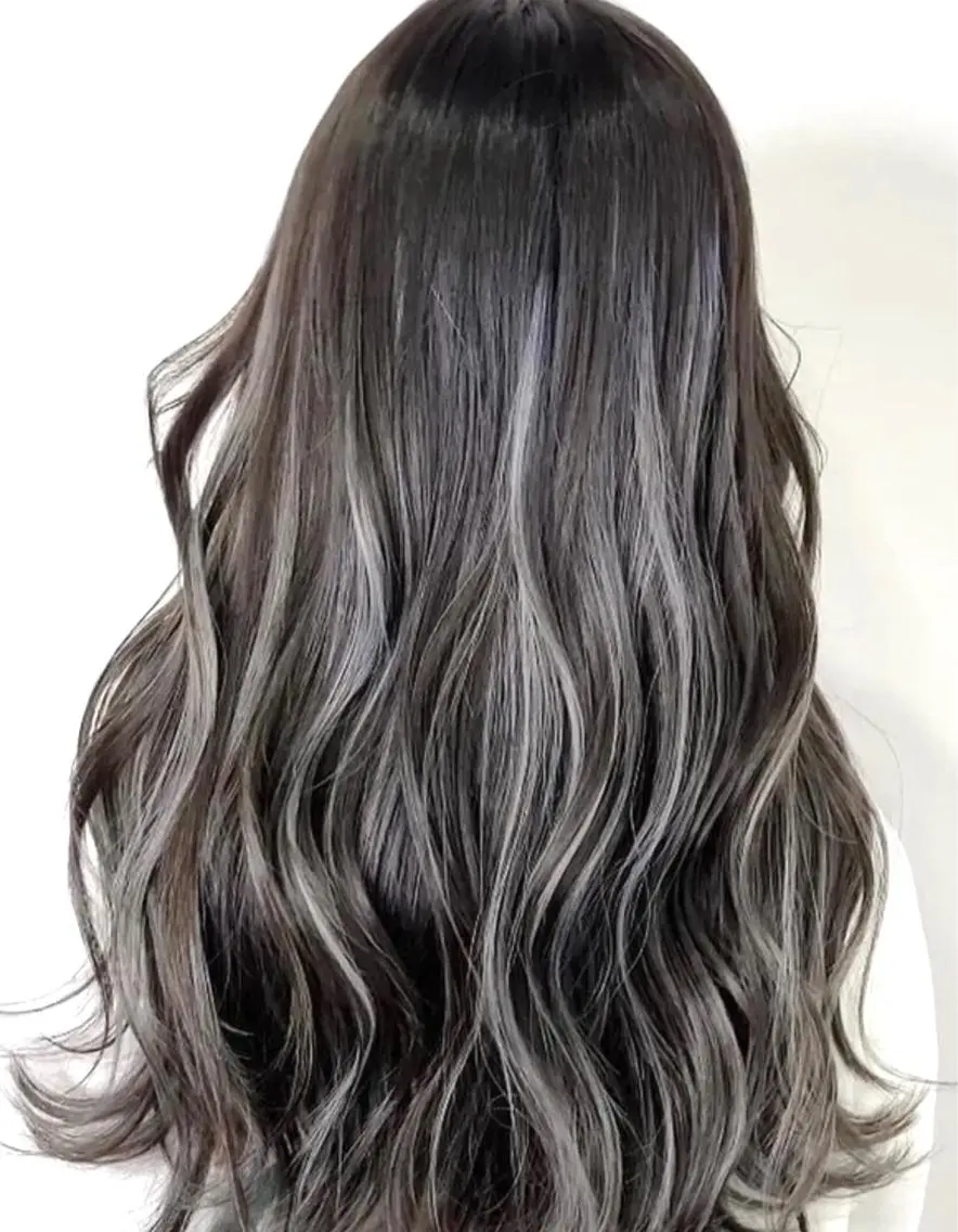 ロング カラー バレイヤージュ ハイライトカラー ハイライト レイヤーカット ヘアカラー トリートメント ケア剤オタク×海外 ヘア長谷川裕起のヘアスタイル