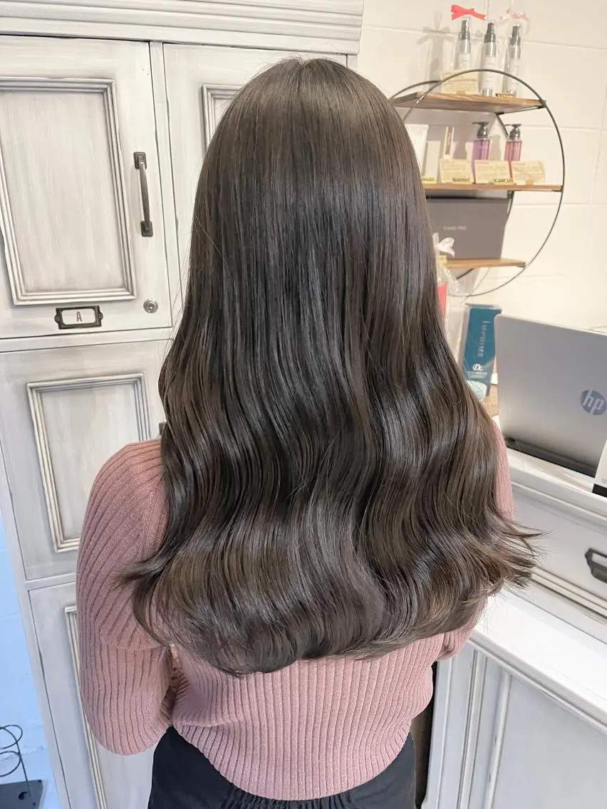 ロング カラー アッシュ ベージュカラー 透明感カラー 髪質改善で 憧れの潤艶美髪にのヘアスタイル