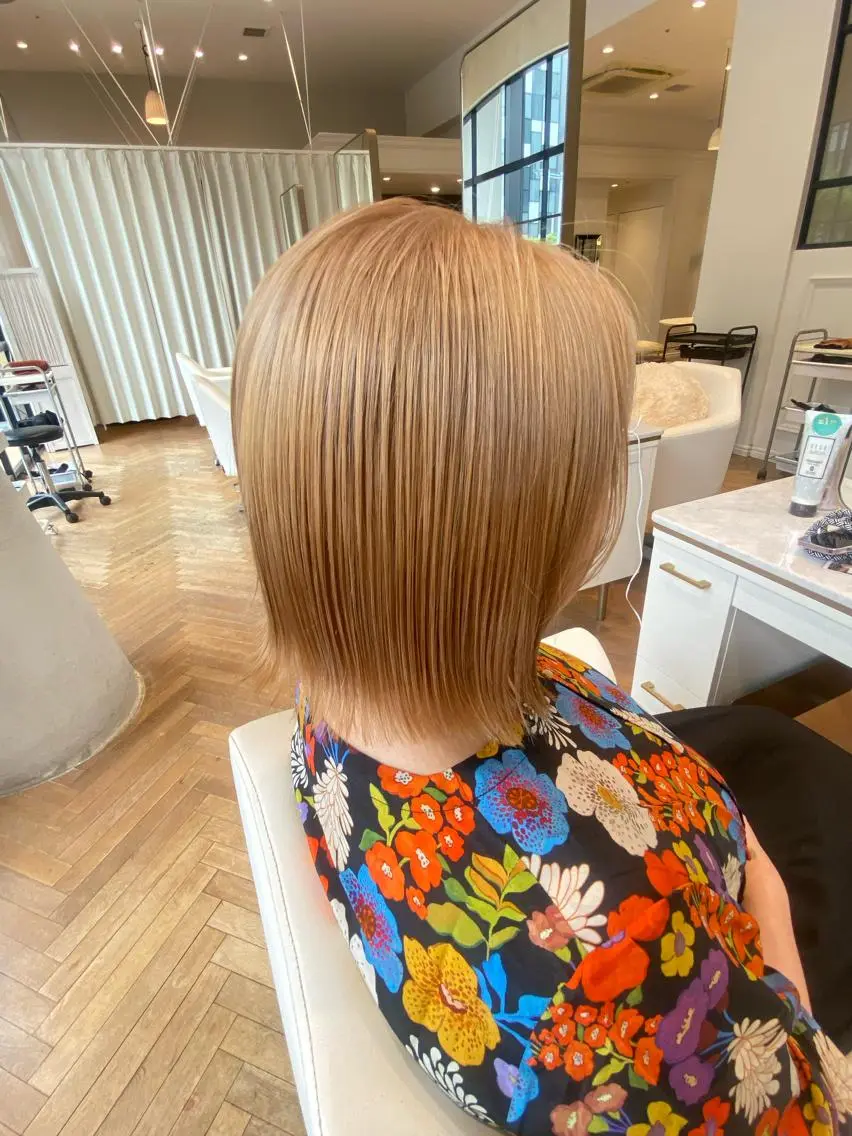 ショート カラー ブリーチ 増井 彩乃のヘアスタイル