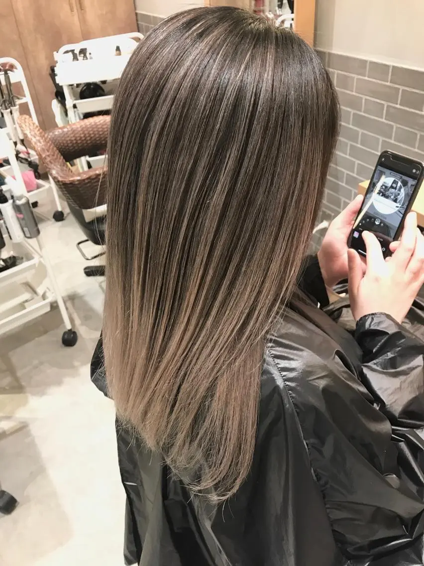 ロング カラー バレイヤージュ レイヤーカット 森本 笑のヘアスタイル