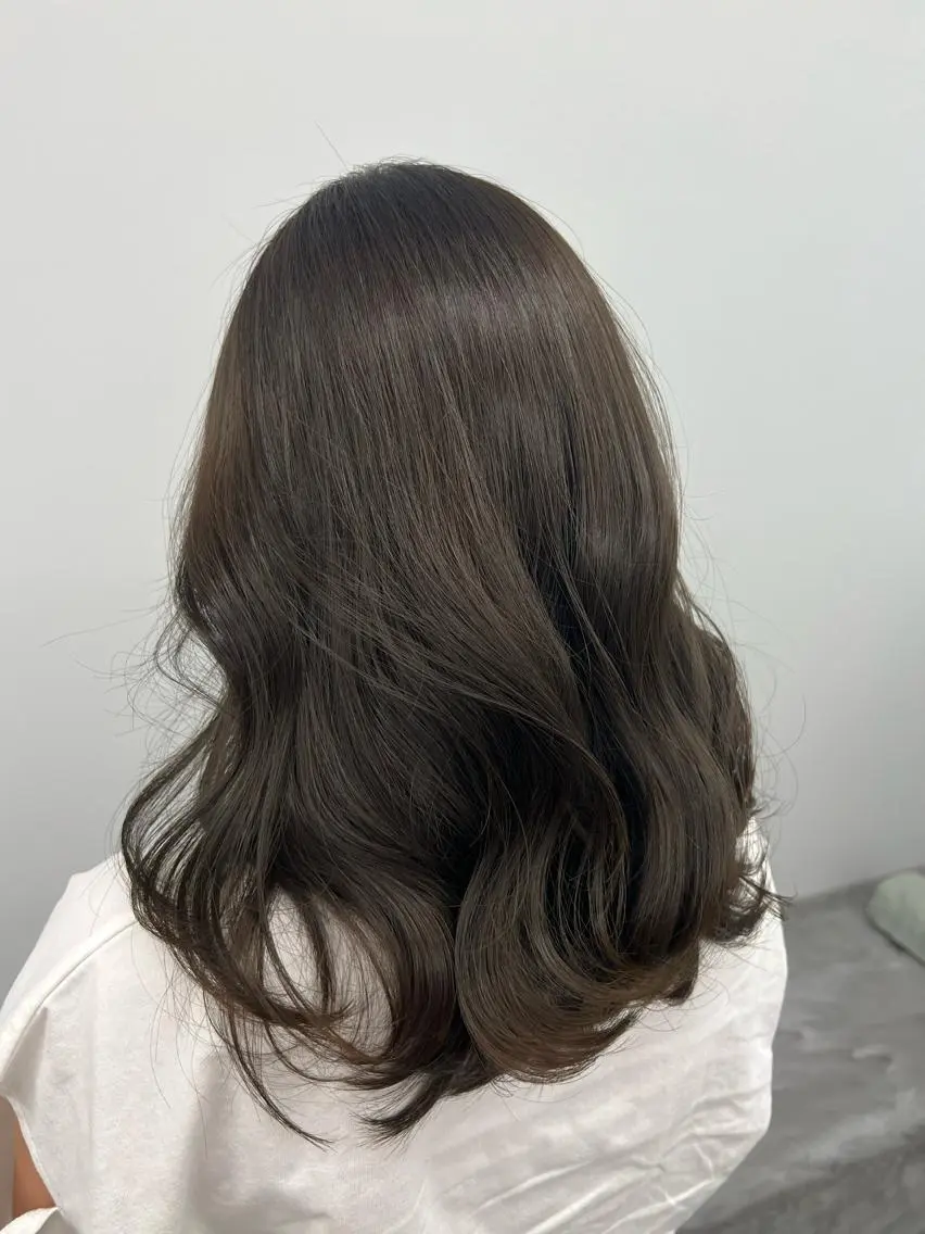 カラー オリーブグレー カット ヘアカラー トリートメント MYRTLE Mifūのヘアスタイル