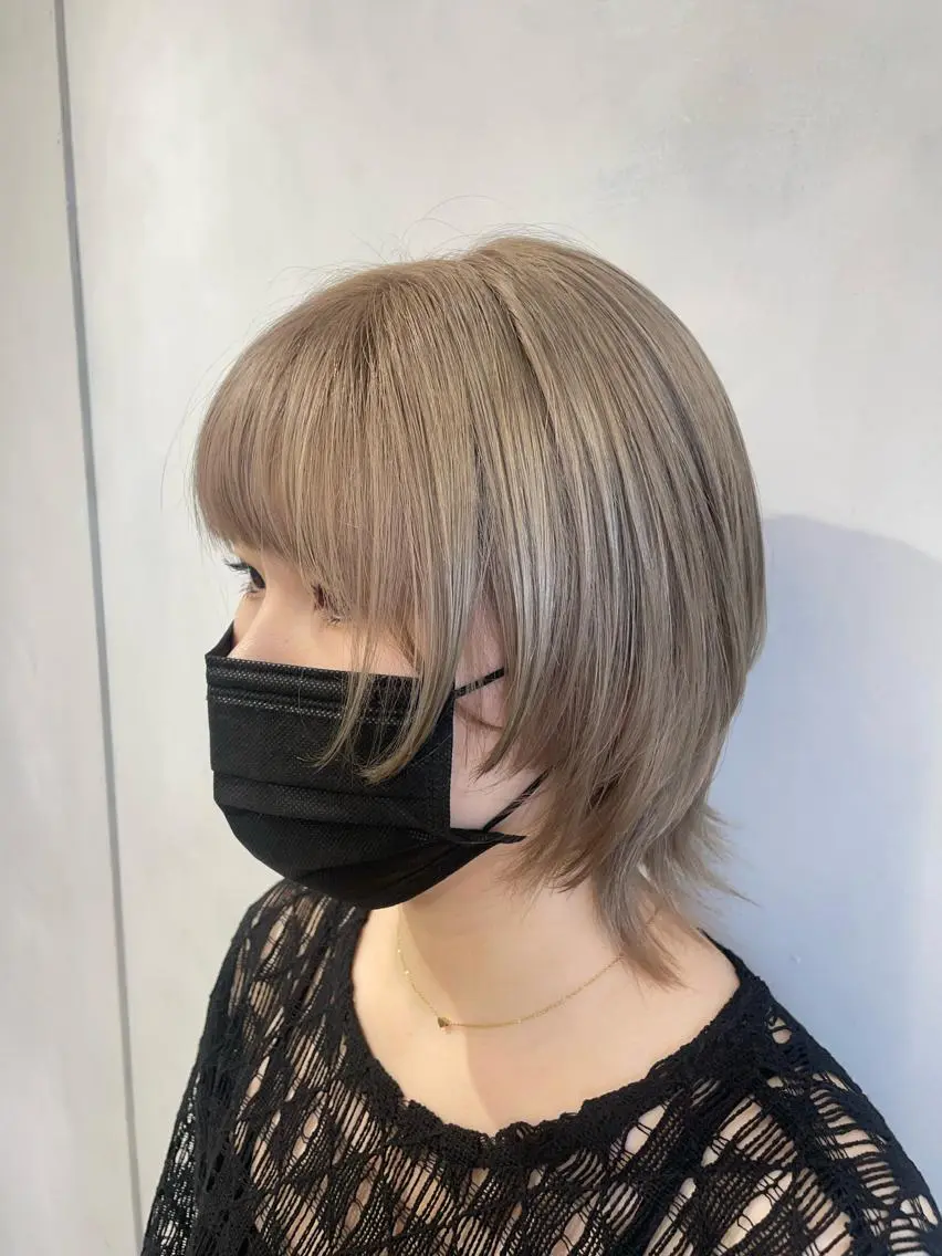ショート カラー ブリーチ ケアブリーチ ハイトーンカラー トリートメント ウルフカット 透明感カラー✨艶髪 制作🌱山根あゆみのヘアスタイル