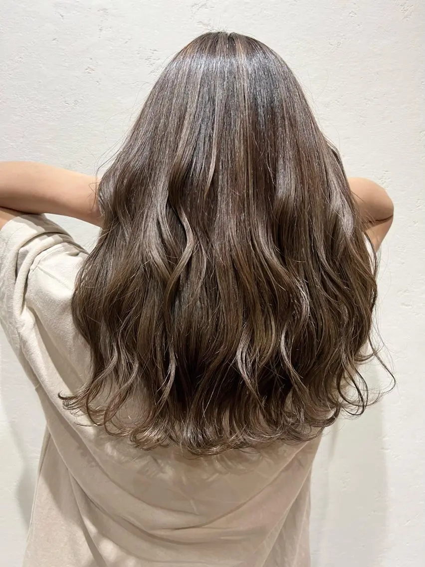 セミロング カラー カット ヘアカラー トリートメント mana .のヘアスタイル