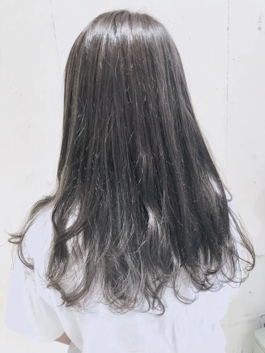 セミロング カラー パーマ ヘアアレンジ 透明感カラー グラデーションカラー グレージュ ハイライトカラー ミルクティーグレージュ 【ツヤ髪美容師】 ツダケイスケのヘアスタイル