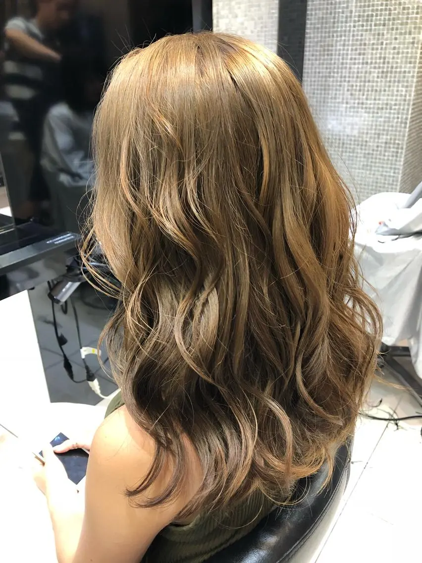 ロング カラー ベージュカラー ミルクティーベージュ 女性リピ90%🍨 🩷佐藤みずきのヘアスタイル