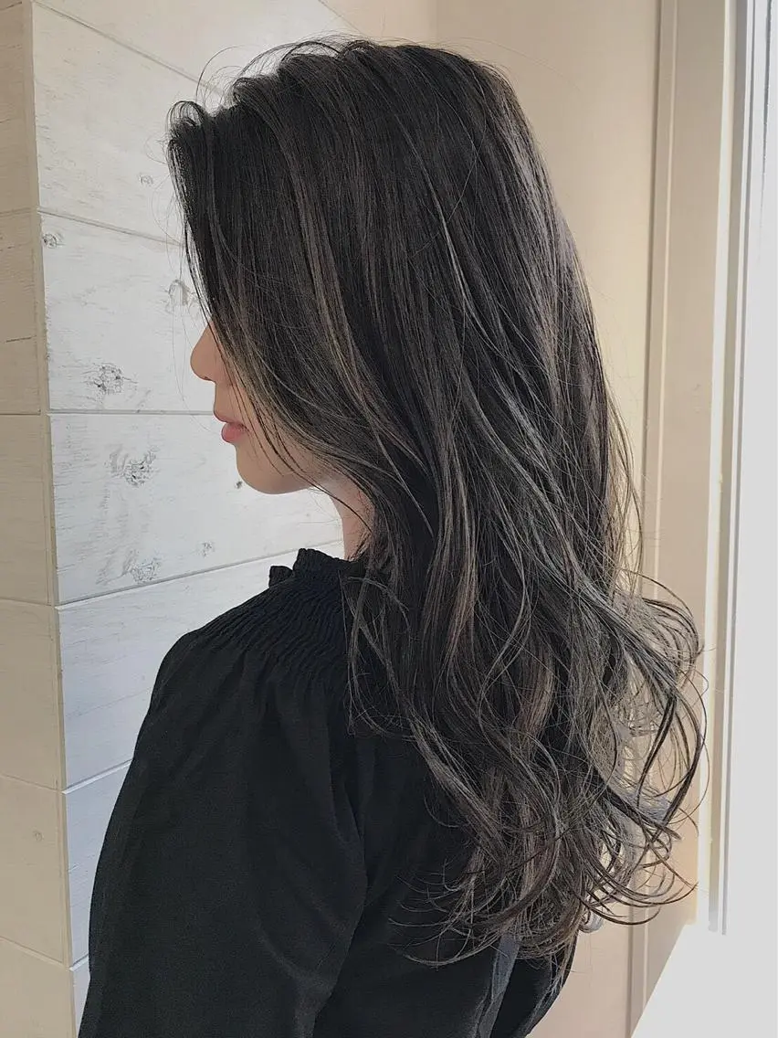 セミロング カラー _WHITE 天王寺のヘアスタイル