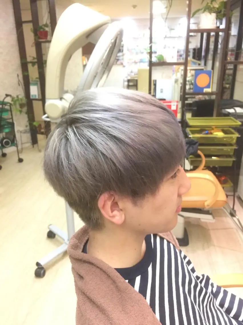 カラー アッシュ ブリーチ ホワイトアッシュ イトウ アキノリのヘアスタイル