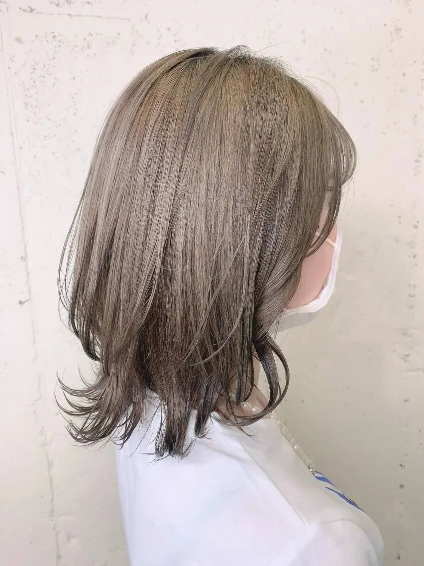ミディアム カラー 透明感ハイトーン🦄 キラ🌈のヘアスタイル