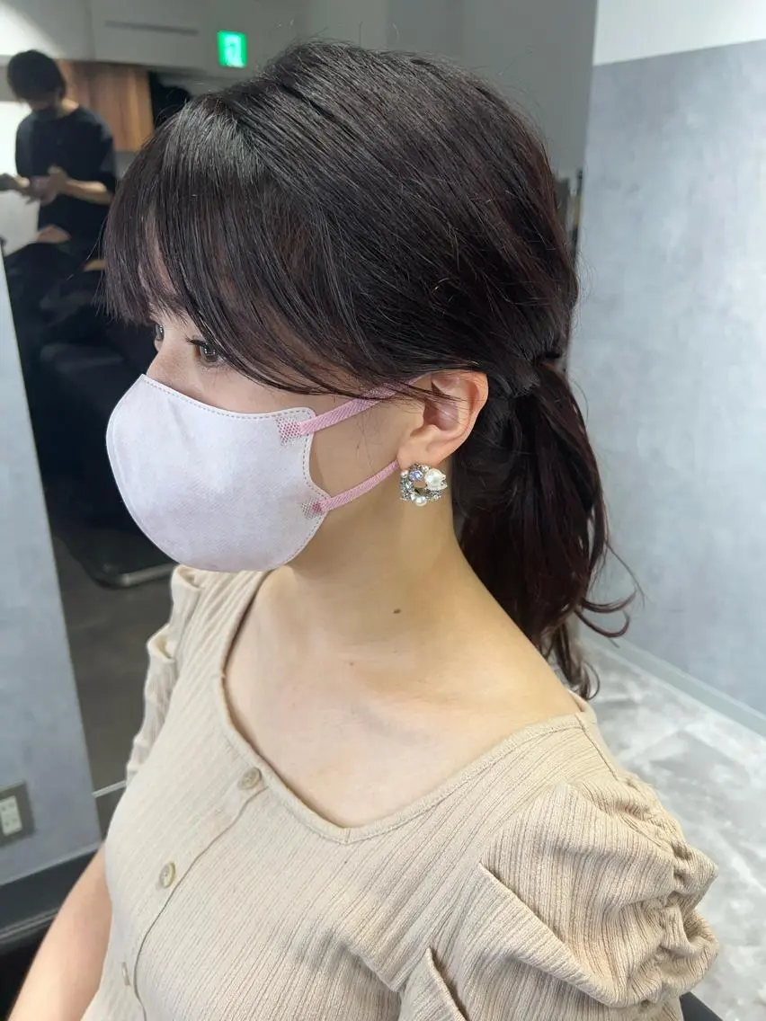 ロング カラー ヘアアレンジ ベージュカラー ブリーチ ダブルカラー ミルクティーベージュ ヨシンモリ hiiko顔まわり カットのヘアスタイル