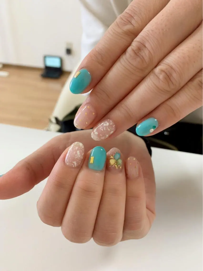 ネイル アートネイル 長さ出し フットネイル グリーン ニュアンスネイル Lily Roseスタッフ一同のマツエク・マツパデザイン
