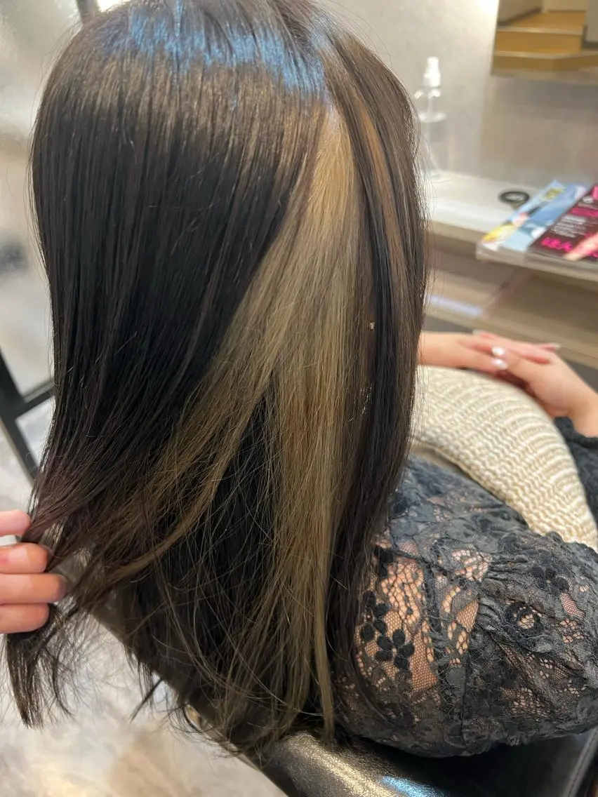 セミロング カラー インナーカラー イケダ ハルカのヘアスタイル