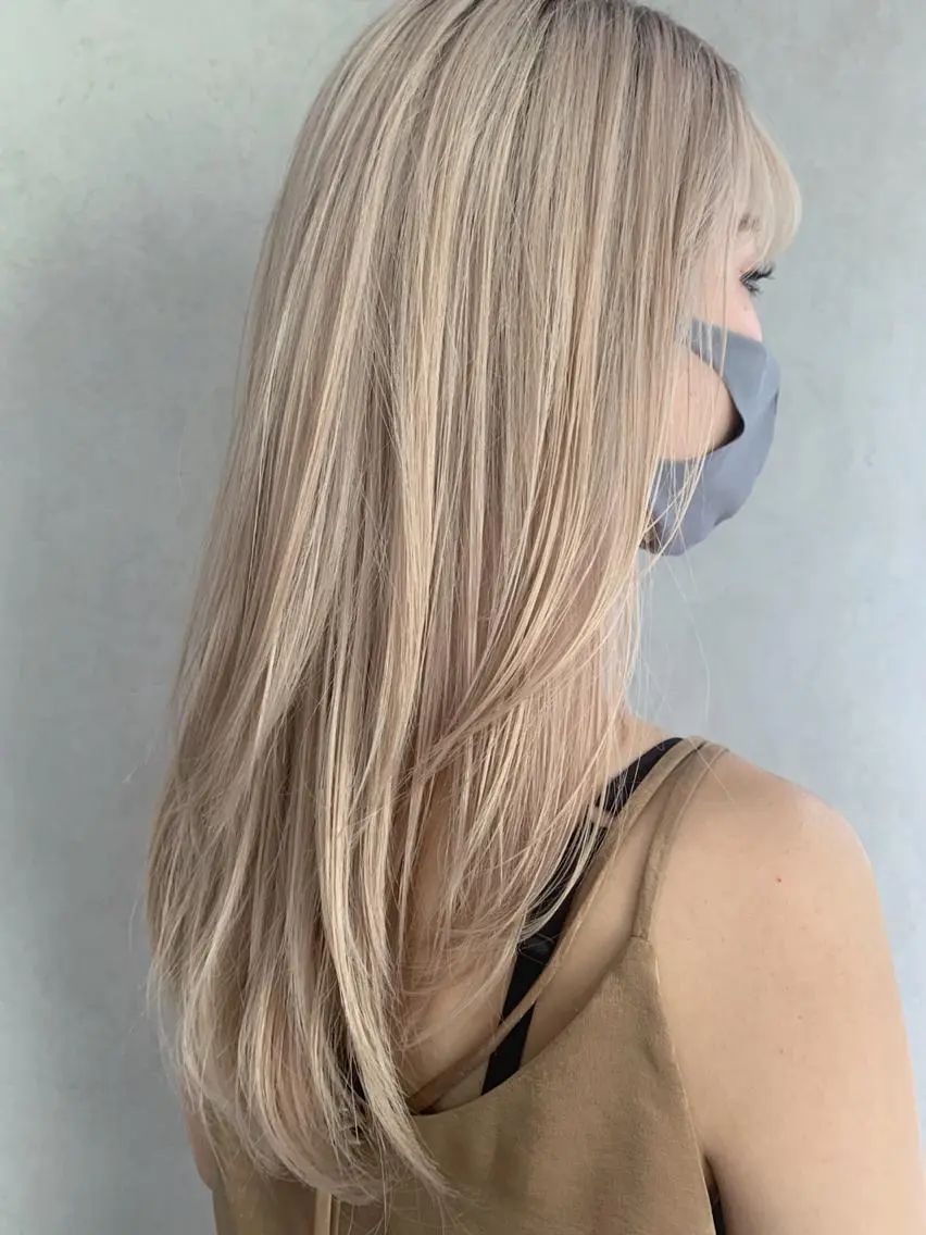 ロング カラー ブロンド ホワイトブロンド レイヤーカット mao/天神ブリーチ ハイトーンカラーのヘアスタイル