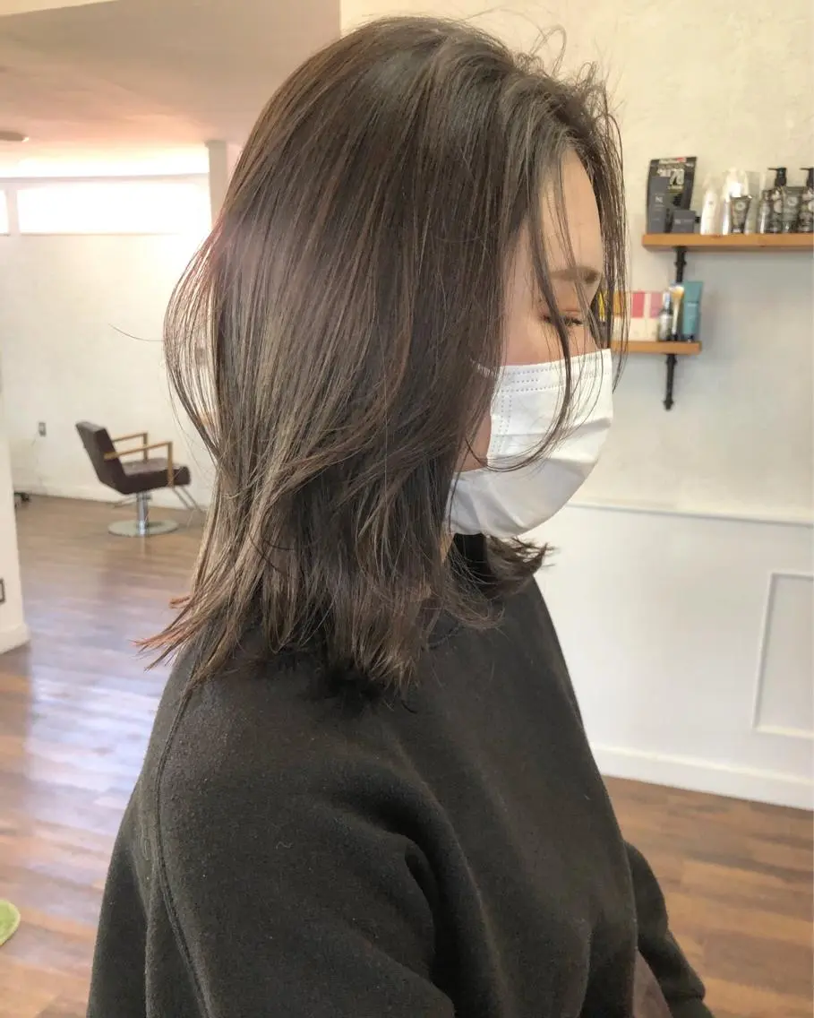 ミディアム カラー グレージュ ラベンダーカラー ラベンダーグレージュ ラベンダーグレー 顔まわりレイヤー ヘアカラー トリートメント 江原 彩華のヘアスタイル