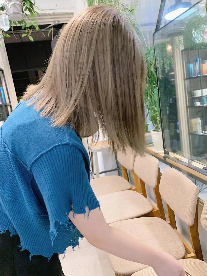 ミディアム カラー パーマ ヘアアレンジ メンズ キッズ ネイル マツエク・マツパ ハイトーンボブ 前田 表参道　グレージュのヘアスタイル