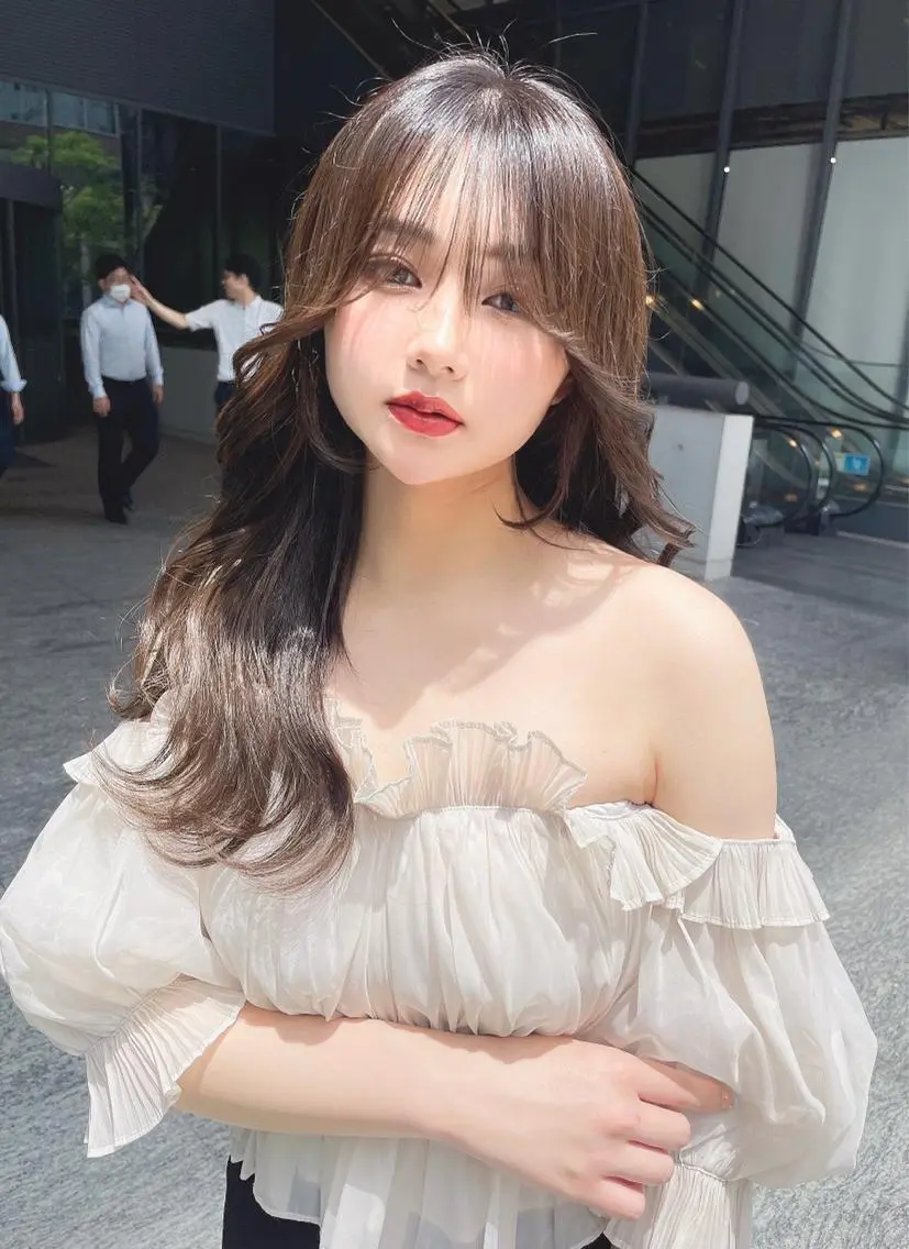 セミロング カラー ベージュカラー 黒髪 ブリーチ ブルーカラー ブルーブラック カット ヘアカラー トリートメント 木屋元一/透明感 /前髪/レイヤーのヘアスタイル
