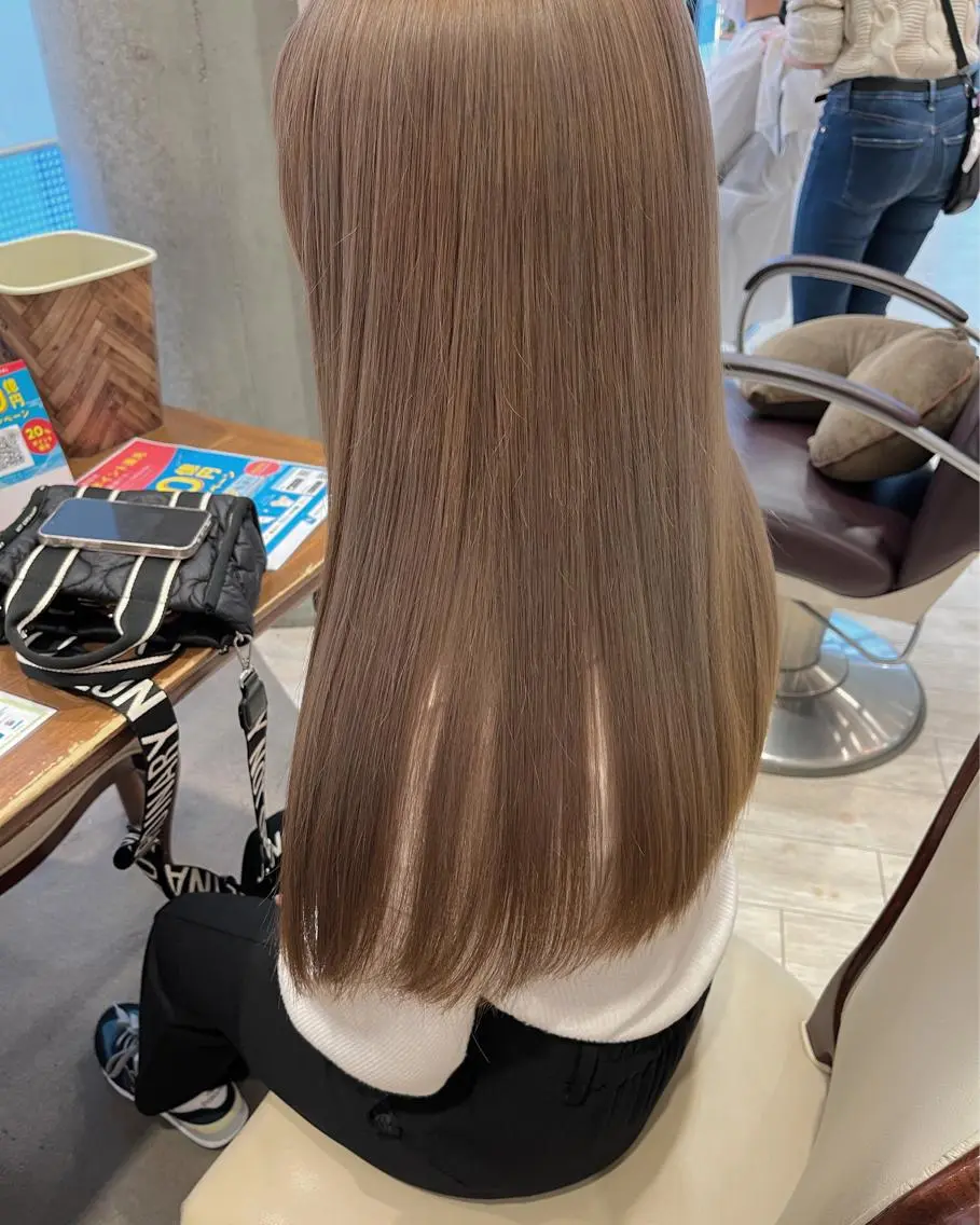 ロング カラー ベージュカラー ブリーチ サソウ ユリエ🥥のヘアスタイル