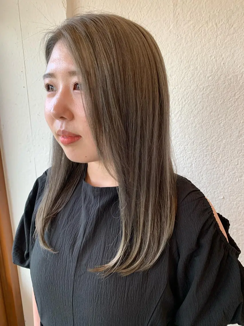 ミディアム カラー グレージュ ミルクティーグレージュ 田中 紫苑のヘアスタイル