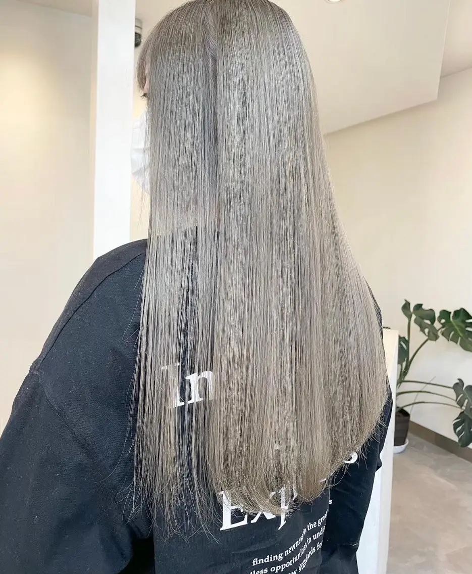 ロング カラー シルバー ロング 🎀ブリーチ ハイト ーン ♡Kanon♡のヘアスタイル