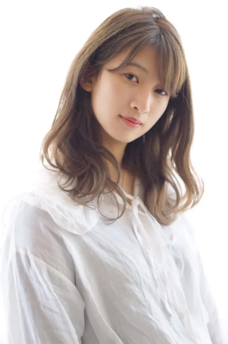 セミロング カラー ベージュカラー ブリーチ ミルクティーベージュ レイヤーカット ディレクター ノナカのヘアスタイル