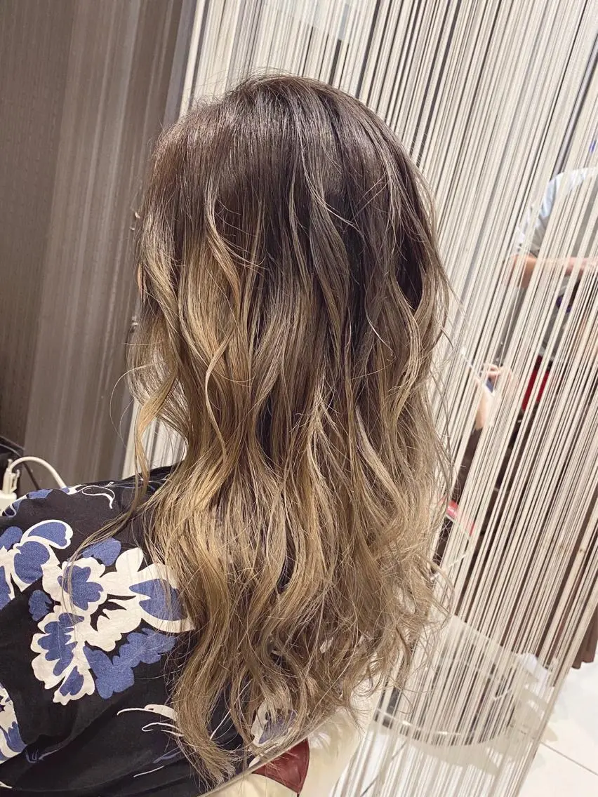 セミロング レイヤーカット ヘアカラー トリートメント 河上 雅俊のヘアスタイル