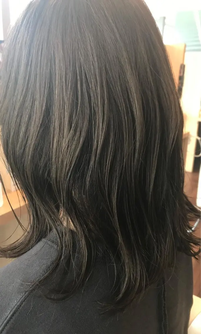 ミディアム カラー 山口 紗弥のヘアスタイル