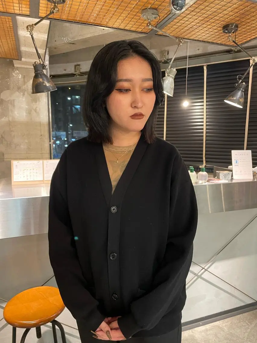ミディアム カラー 黒髪 ブルーカラー ブルーブラック カット ヘアカラー 海外レイヤー /NAGISAのヘアスタイル