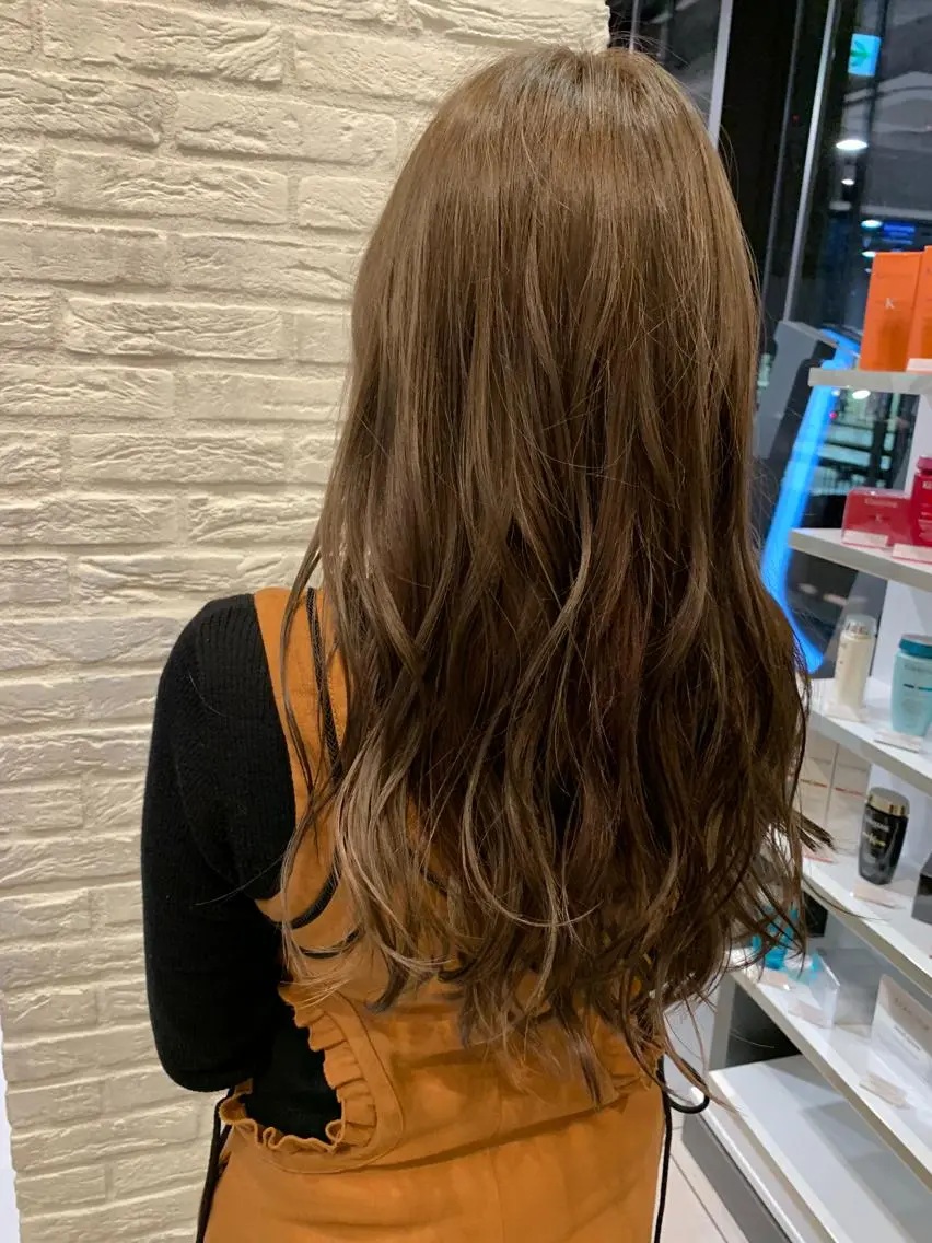 ロング カラー 韓国レイヤー×艶髪 ハイトーンRyukiのヘアスタイル