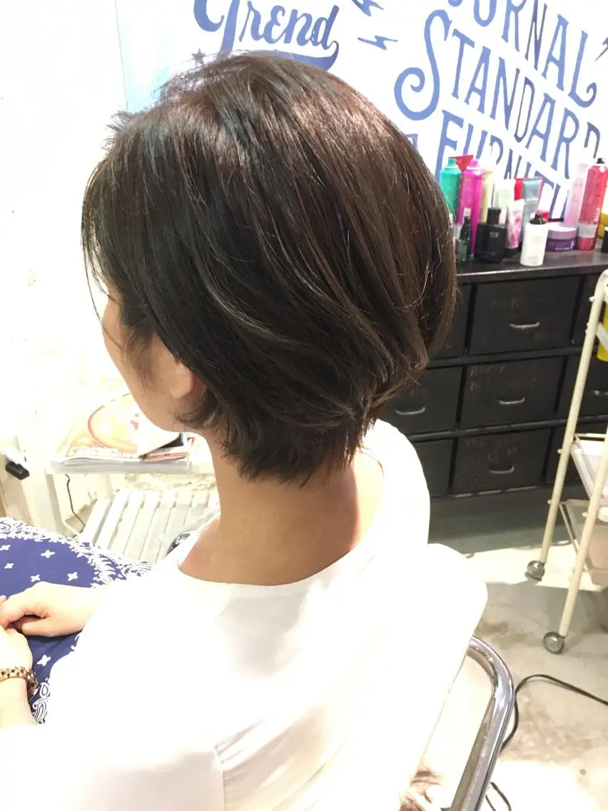ショート カラー アッシュ ブルーカラー ブルーアッシュ グラデーションカラー ボブ カット ヘアカラー CALMHAIR 五十實淳のヘアスタイル
