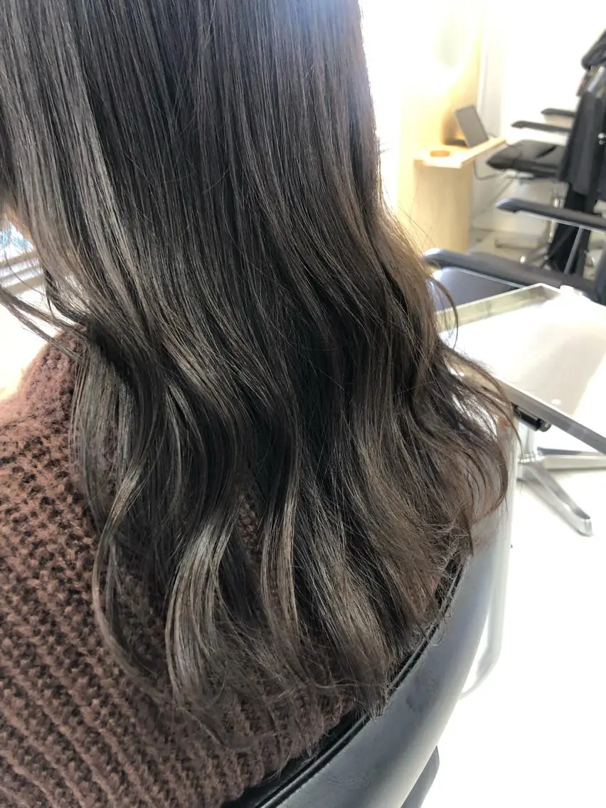 カラー オリーブカラー 深見 真由のヘアスタイル