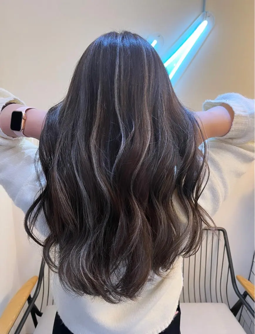 ロング カラー ヘアアレンジ ハイライトカラー ハイライト ヘアカラー ハイトーンカラー 🦋yuri🦋のヘアスタイル