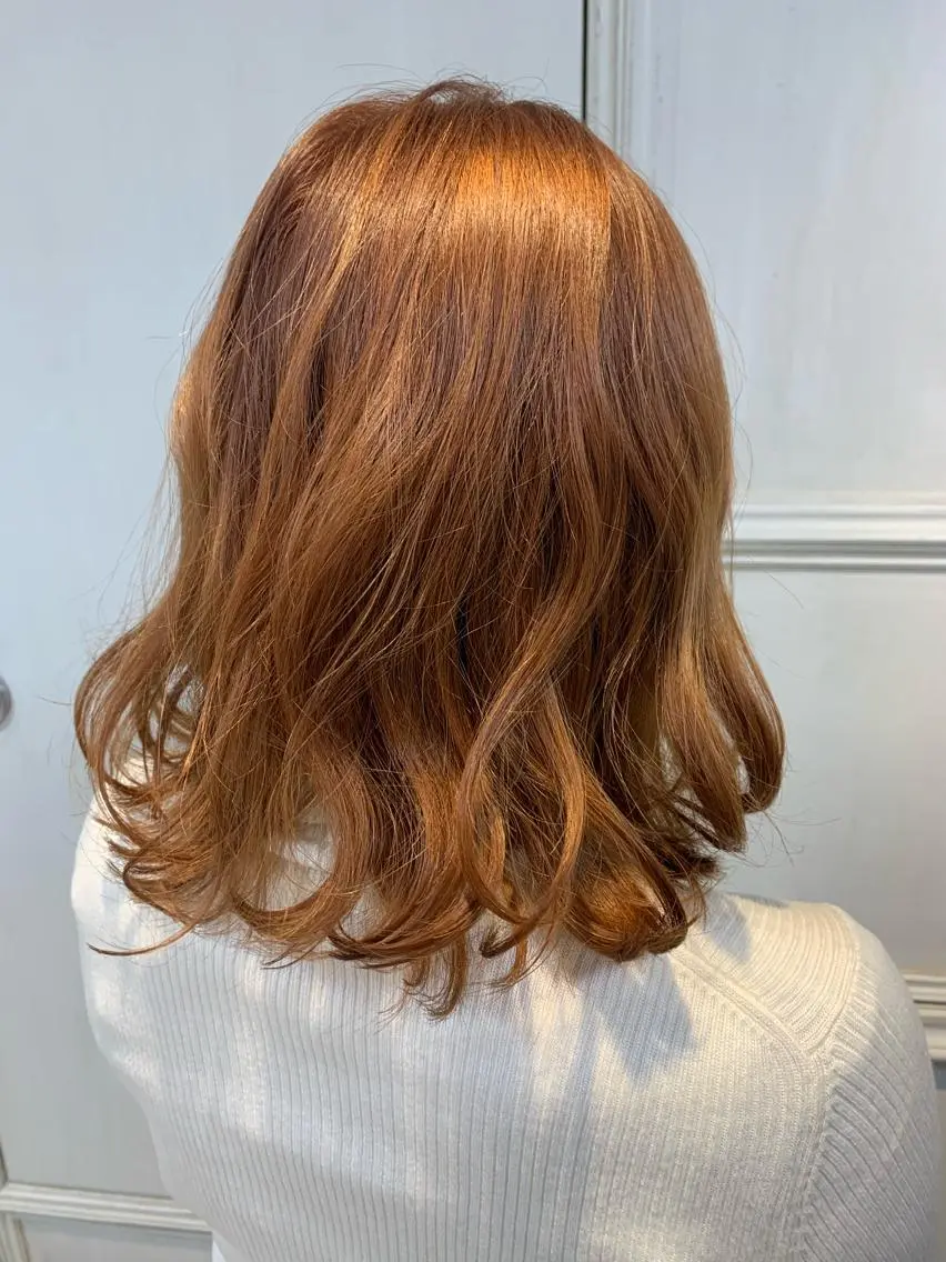 ミディアム カラー 透明感ハイトーン🦄 キラ🌈のヘアスタイル