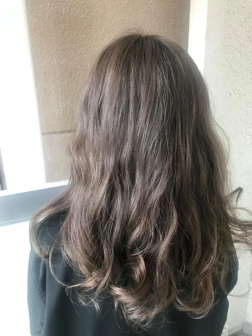 ロング カラー 岩谷/ブリーチ 🪽透明感カラーのヘアスタイル
